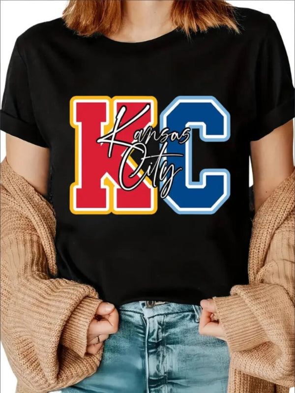 KC, Football Graphic Print T-Shirt - Crew Neck, A Comfortable Women's Short-sleeved Crew Neck T-shirt For Everyday Wear And Stylish Layering